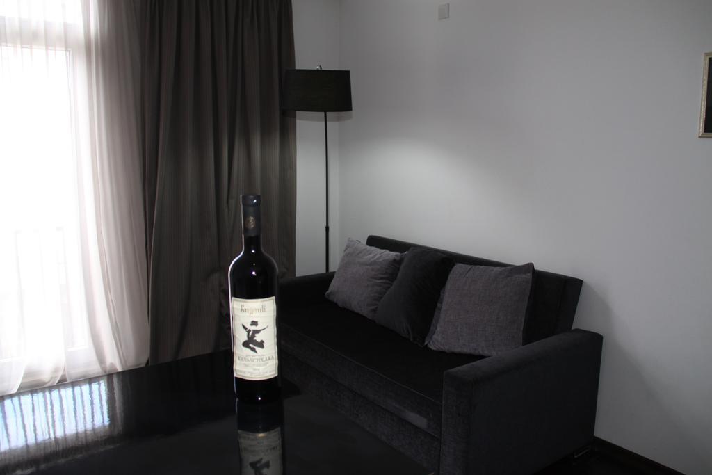 Black-White Rooms باتومي المظهر الخارجي الصورة
