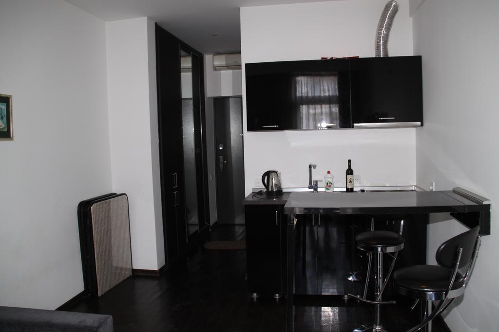 Black-White Rooms باتومي المظهر الخارجي الصورة