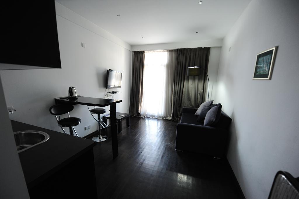 Black-White Rooms باتومي المظهر الخارجي الصورة
