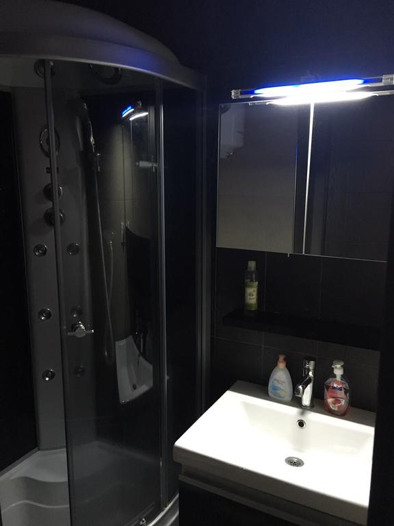 Black-White Rooms باتومي المظهر الخارجي الصورة